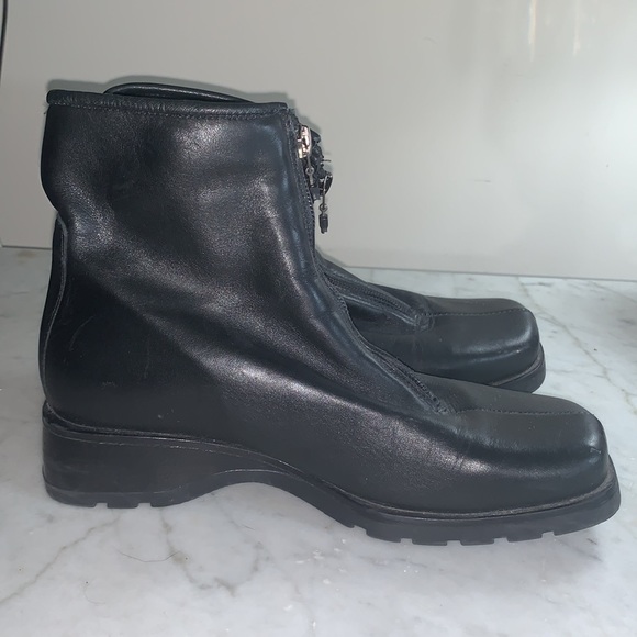 Canadienne black leather zip ankle boots 6.5 square toe - Picture 5 of 8